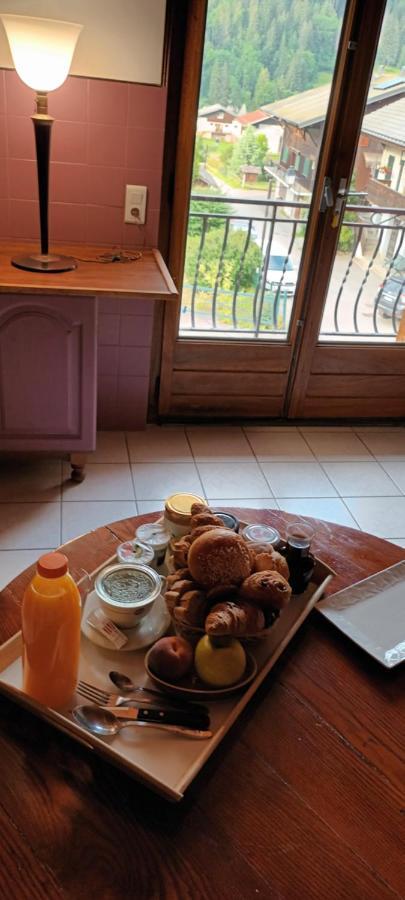 Le Retro Bed and Breakfast Abondance Exteriör bild